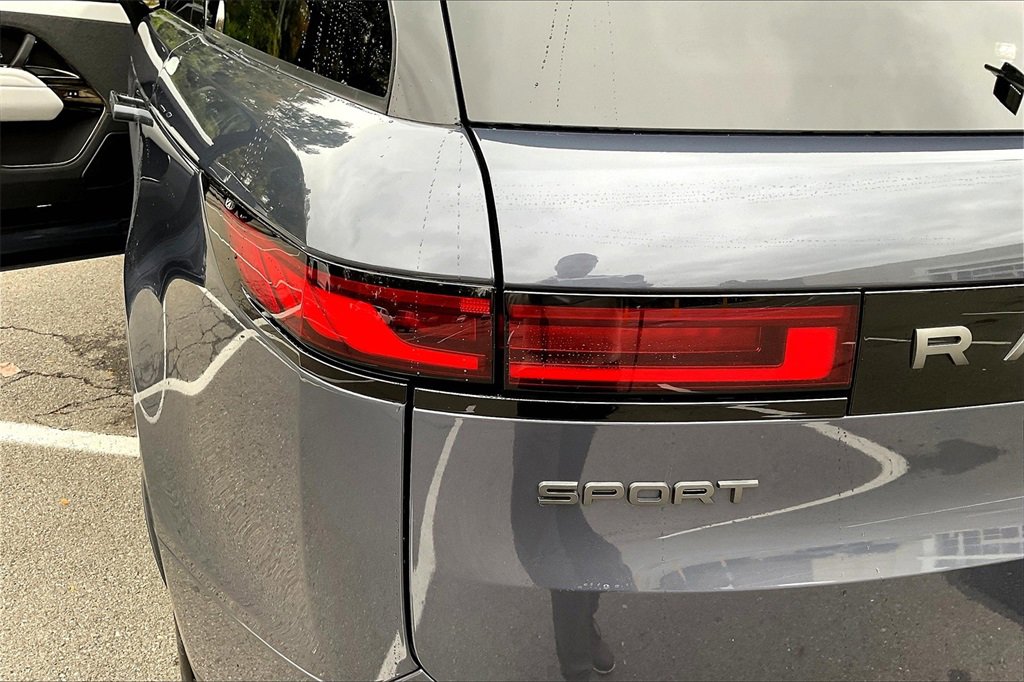 Used 2025 Land Rover Range Rover Sport image 22
