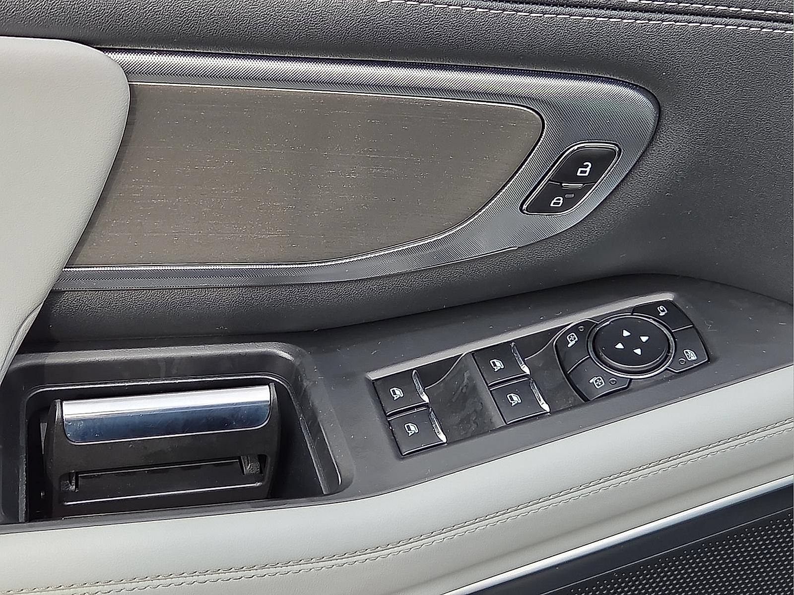 Used 2025 Ford Expedition Platinum AWD/4WD image 14