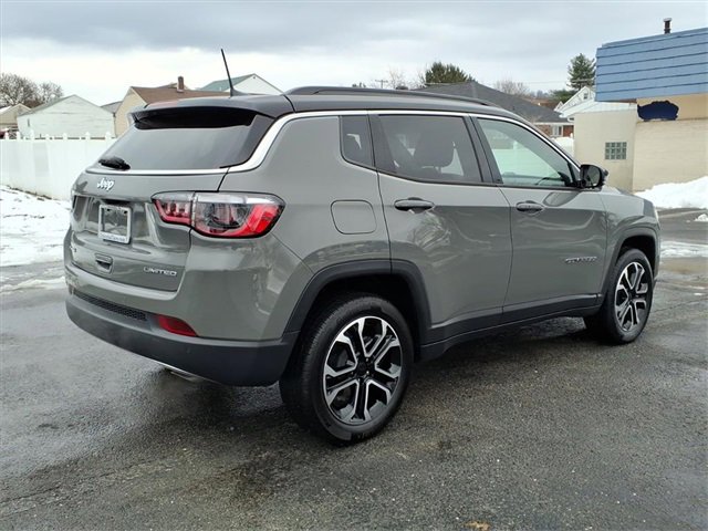 Used 2023 Jeep Compass Limited image 3