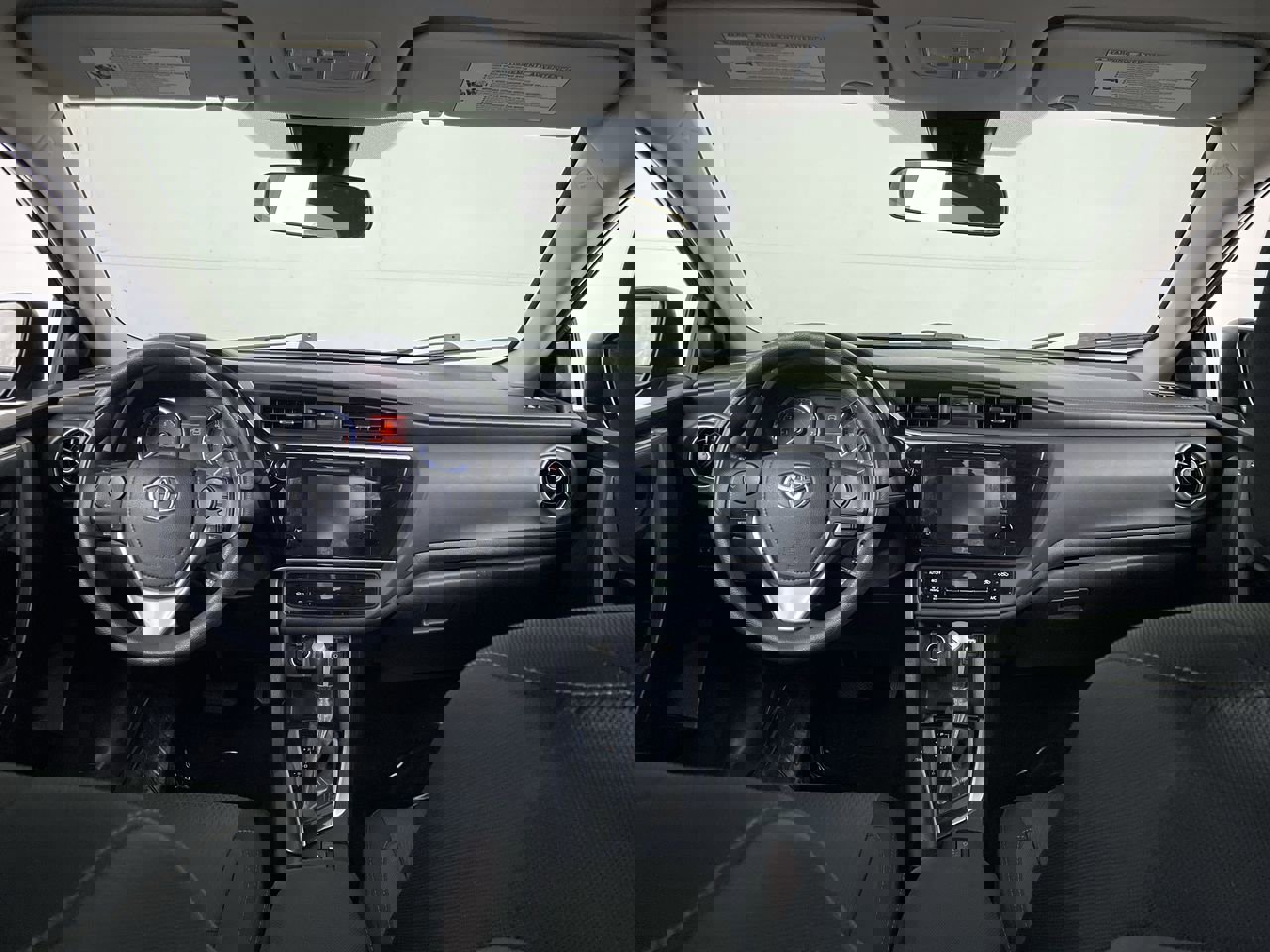 Used 2018 Toyota Corolla LE image 25