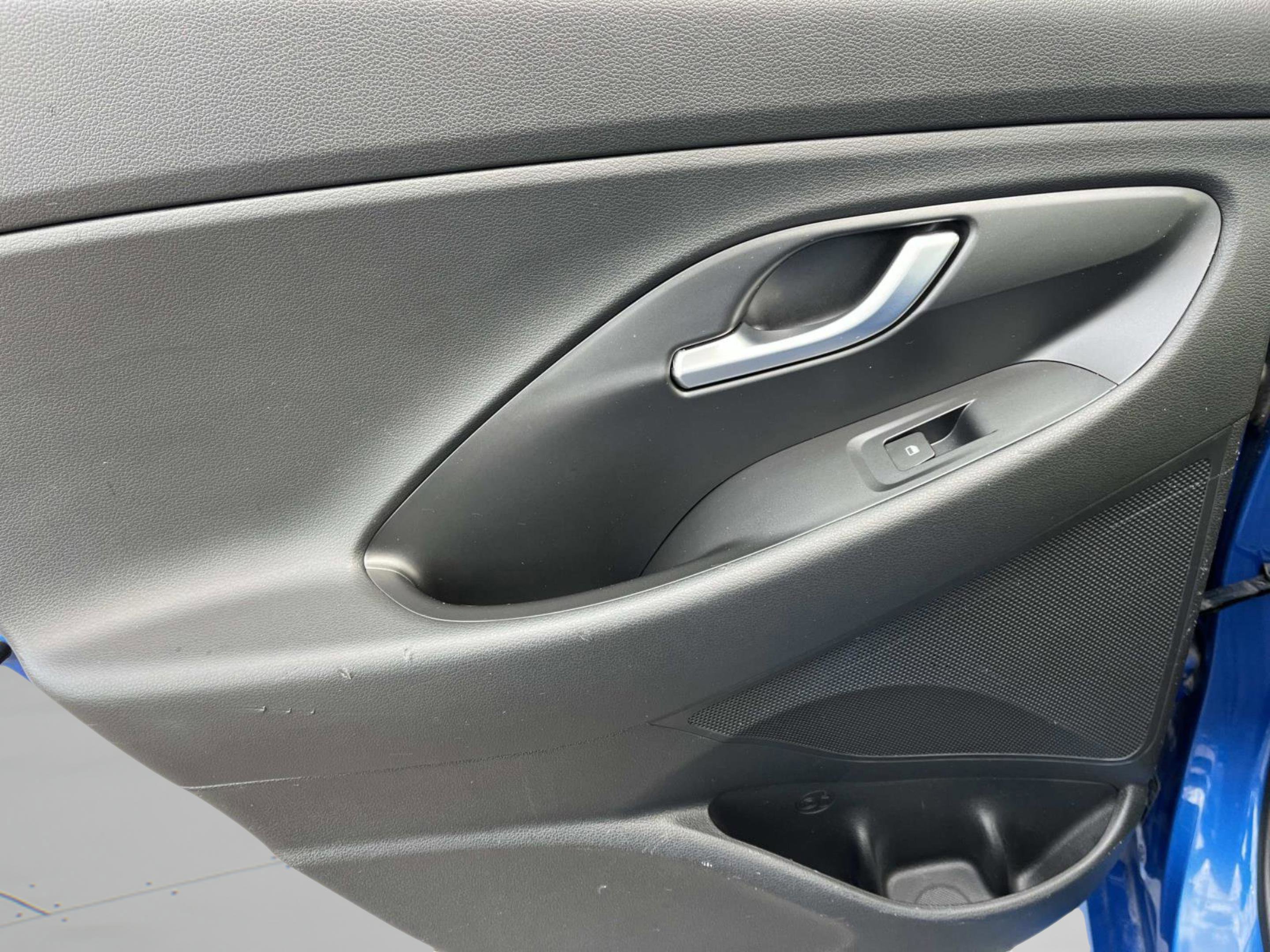 Used 2018 Hyundai Elantra GT image 18