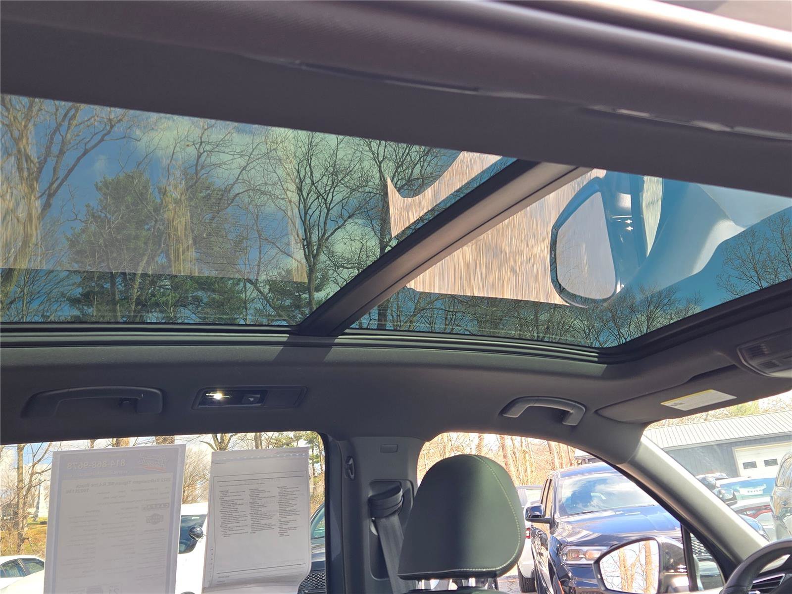 Used 2022 Volkswagen Tiguan SE R-Line image 8