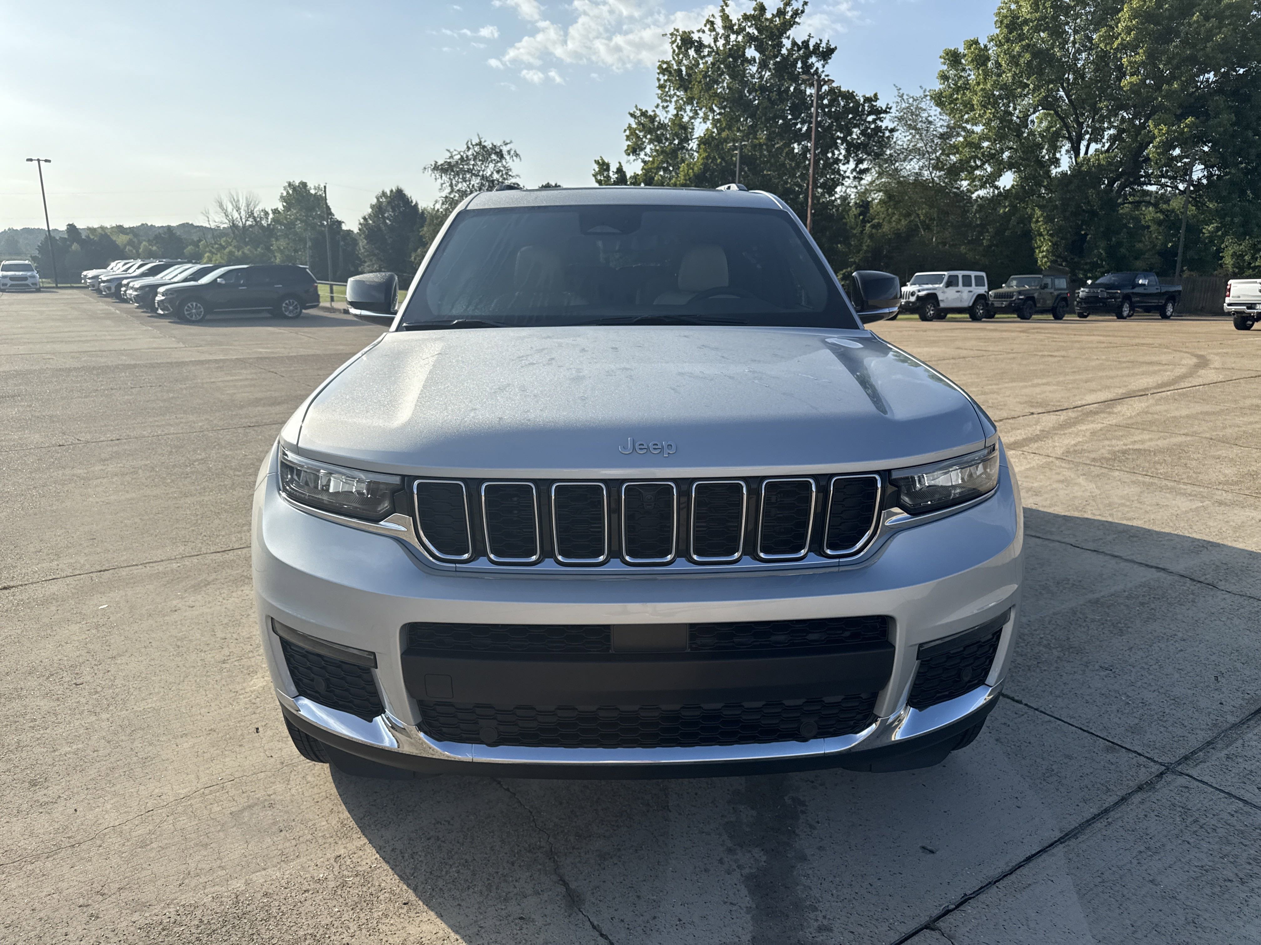 New 2025 Jeep Grand Cherokee L Limited image 4