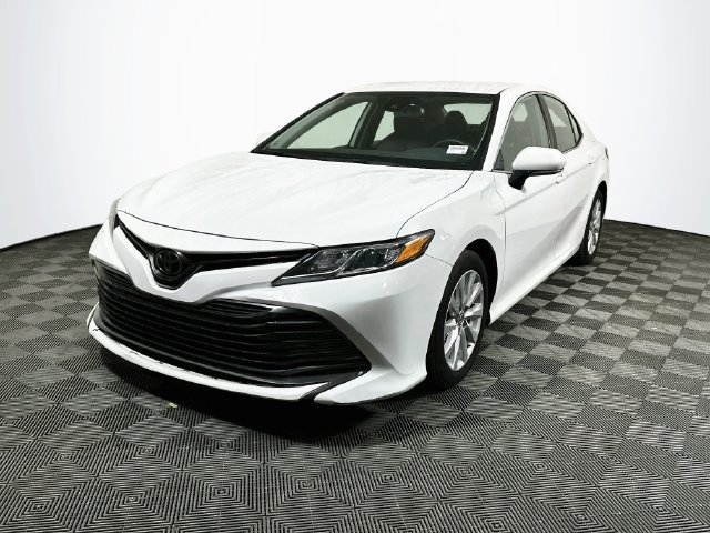 Used 2020 Toyota Camry LE w/ Convenience Package FWD image 4