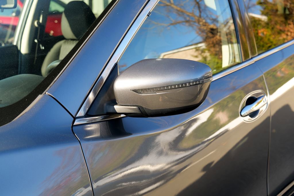 Used 2020 Nissan Rogue SV image 11