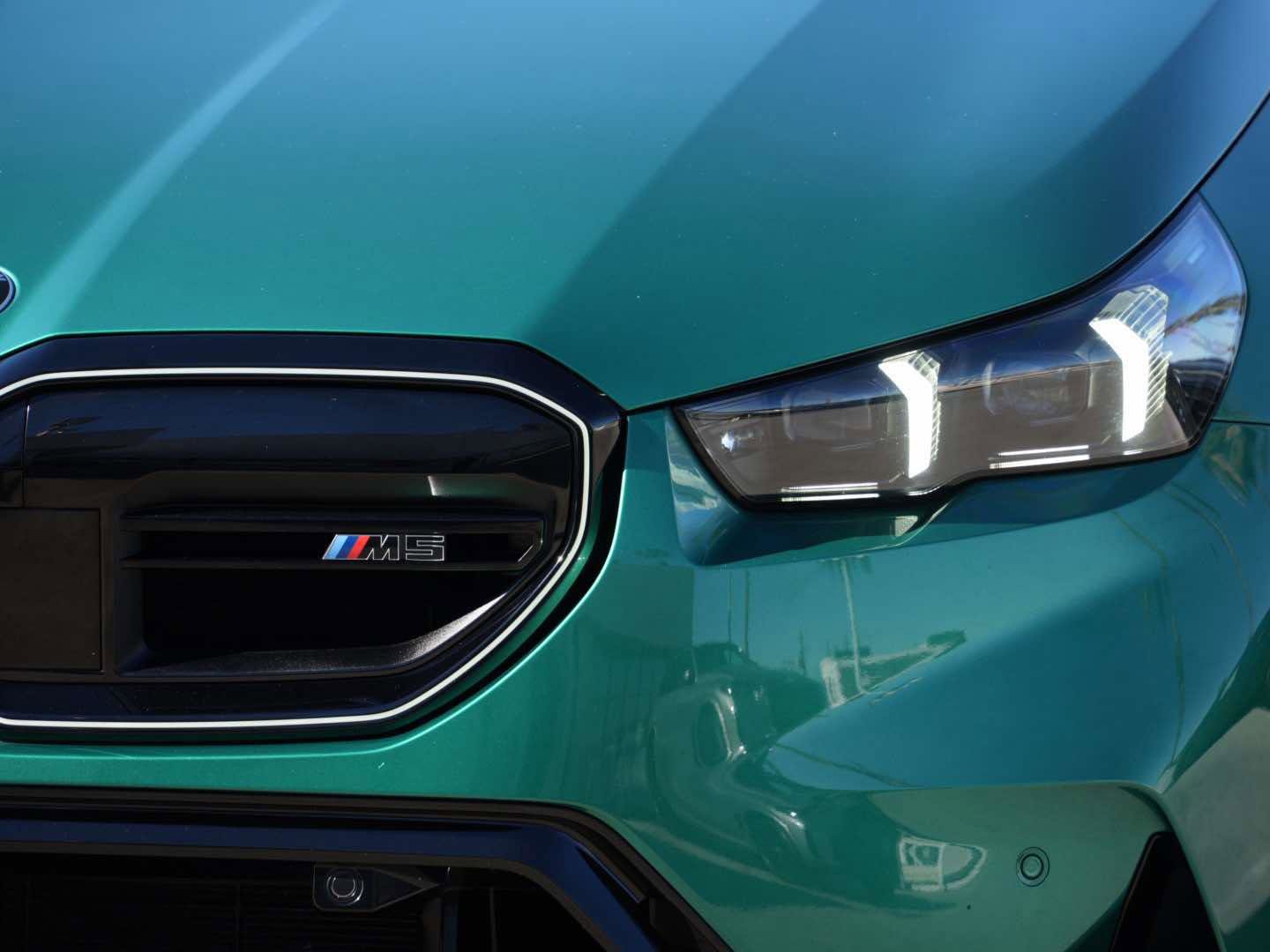 Used 2025 BMW M5 w/ Carbon Package image 10