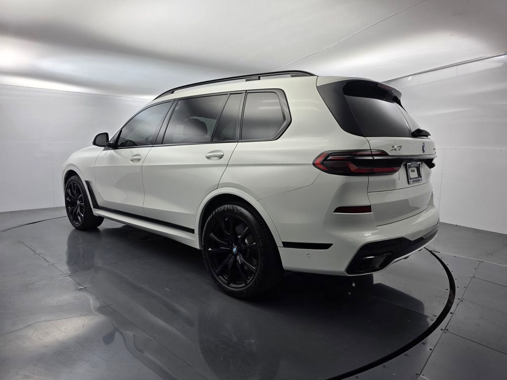 Used 2024 BMW X7 xDrive40i w/ M Sport Package image 4