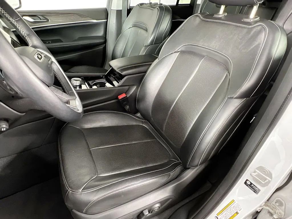 Used 2022 Jeep Grand Cherokee Limited w/ Luxury Tech Group II AWD/4WD image 21