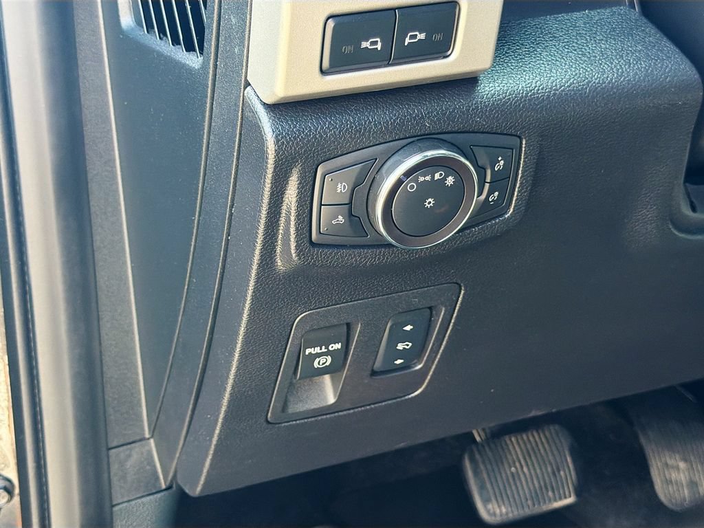 Used 2018 Ford F150 Lariat w/ Equipment Group 502A Luxury AWD/4WD image 10