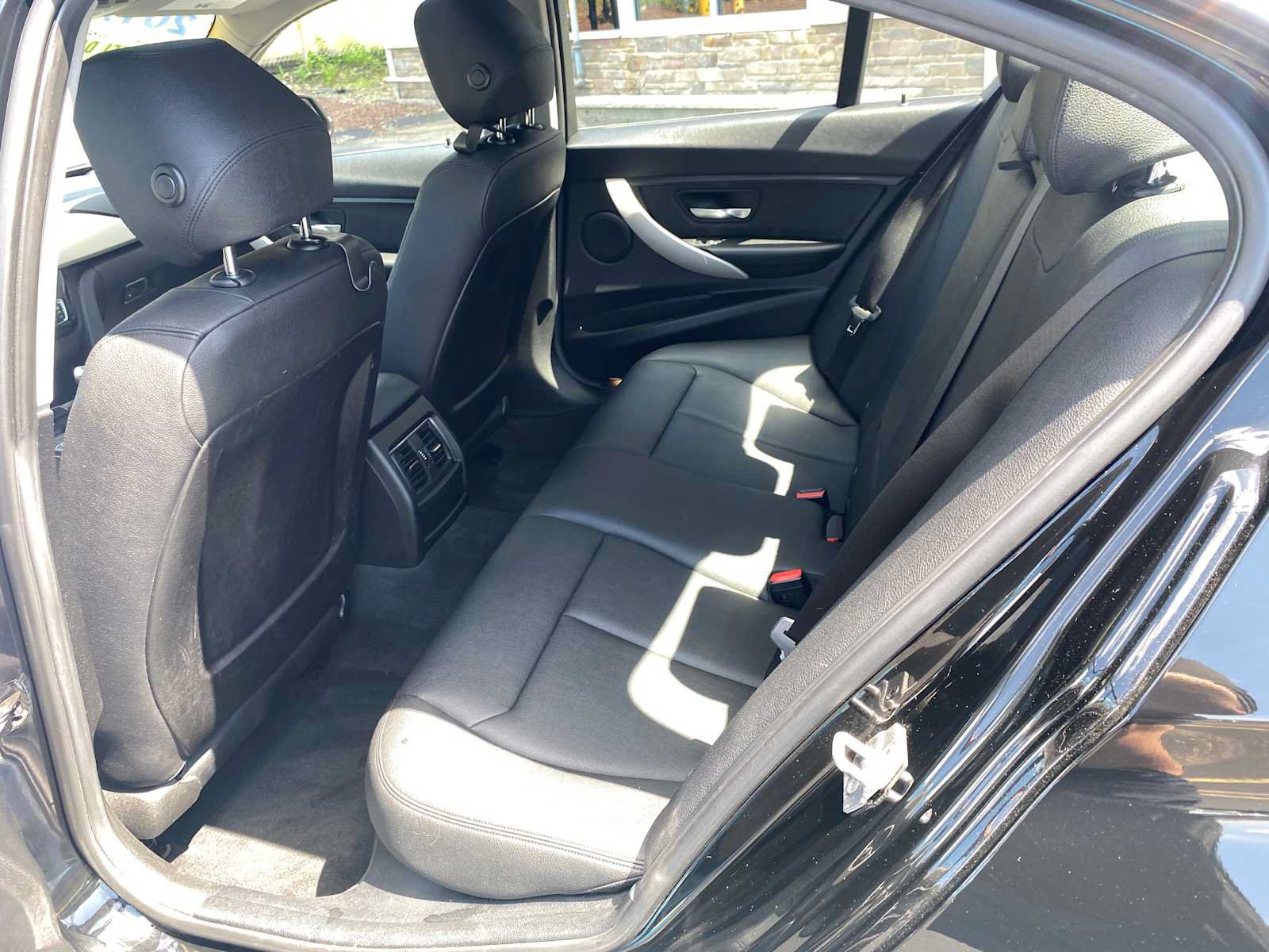 Used 2017 BMW 320i xDrive Sedan AWD/4WD image 10