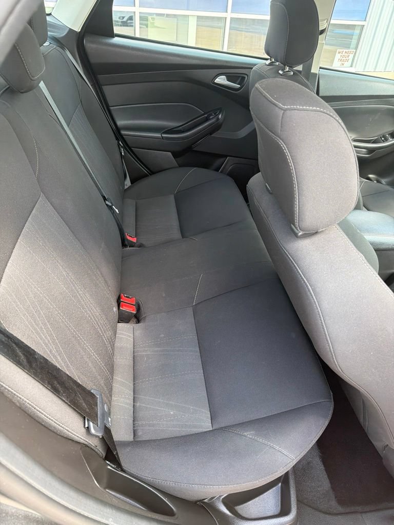 Used 2018 Ford Focus SE w/ Cold Weather Package FWD image 11