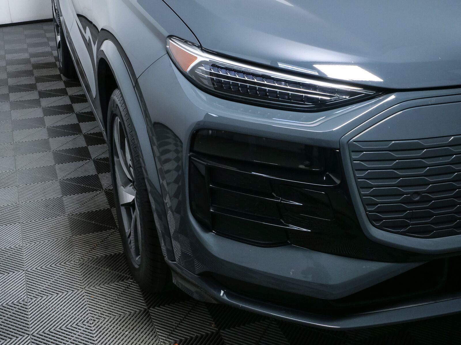 Used 2025 Audi Q6 e-tron Premium Plus w/ Premium Plus AWD/4WD image 38