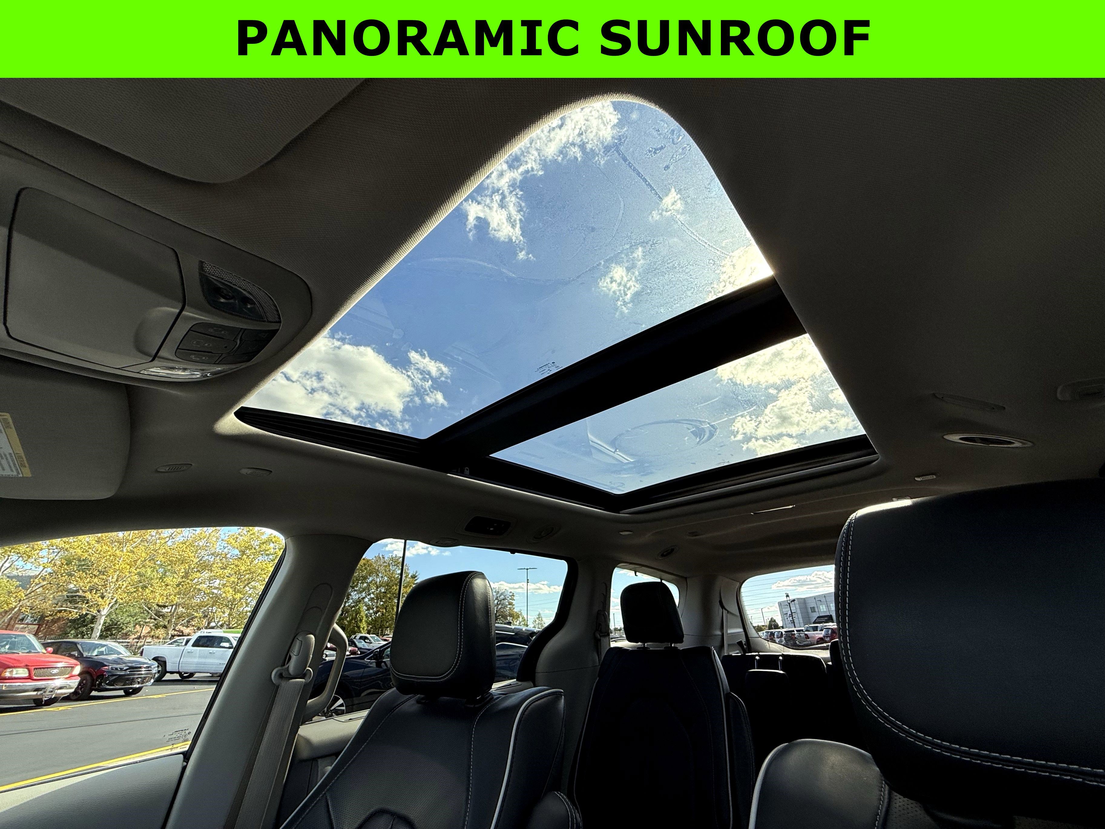 Used 2023 Chrysler Pacifica Limited w/ Uconnect Theater Family Group image 30