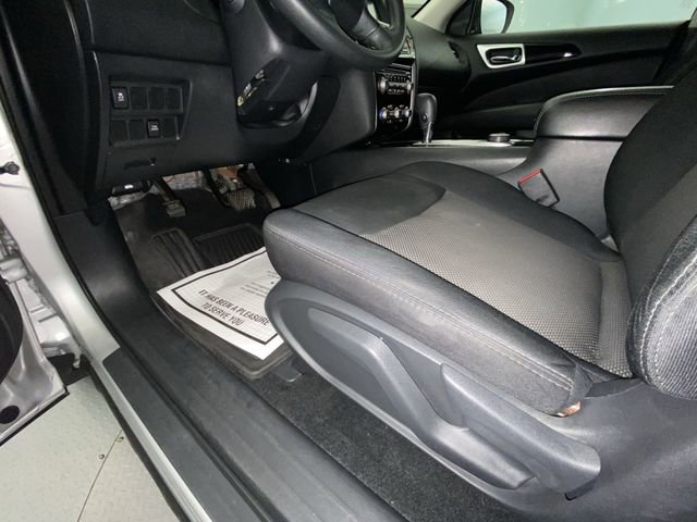 Used 2019 Nissan Pathfinder S image 12
