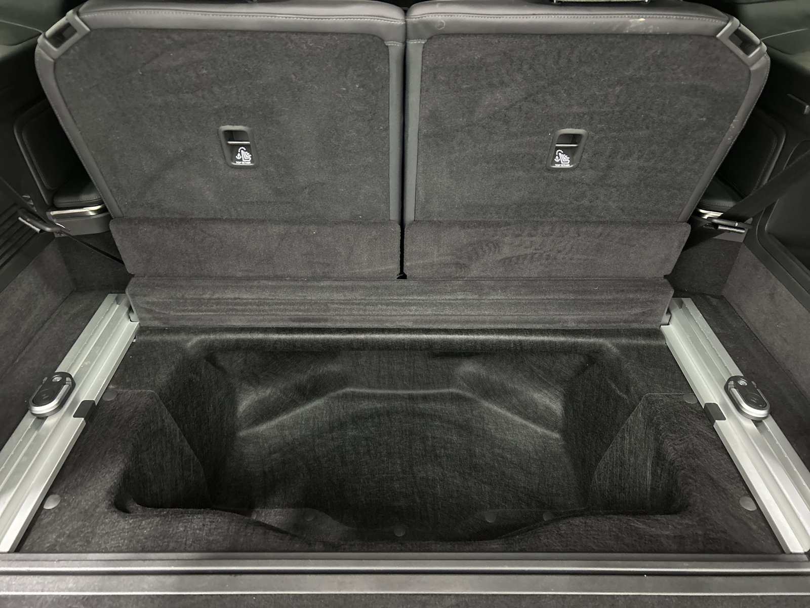 Used 2025 Rivian R1S Adventure image 26