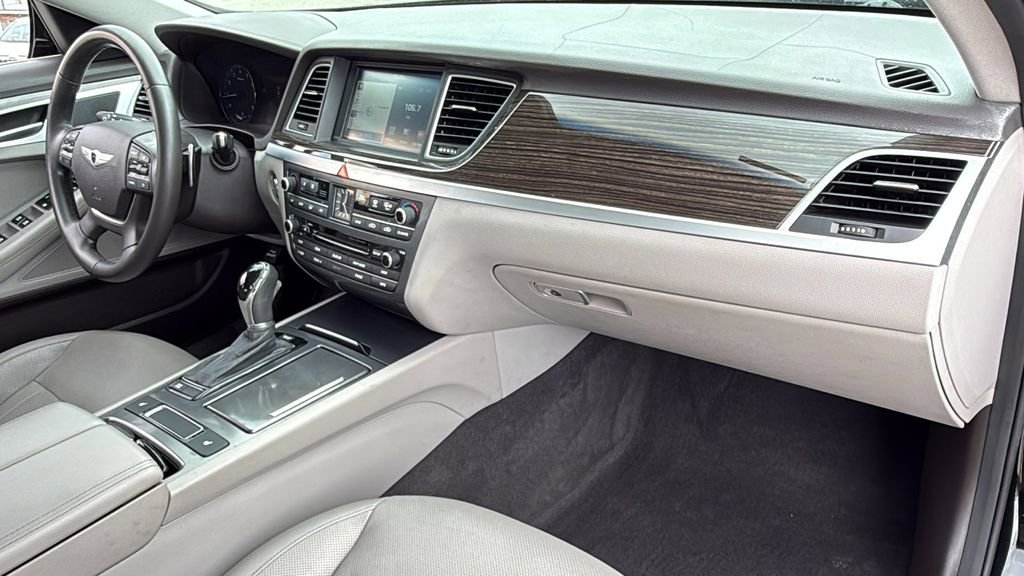 Used 2016 Hyundai Genesis 3.8 RWD image 31