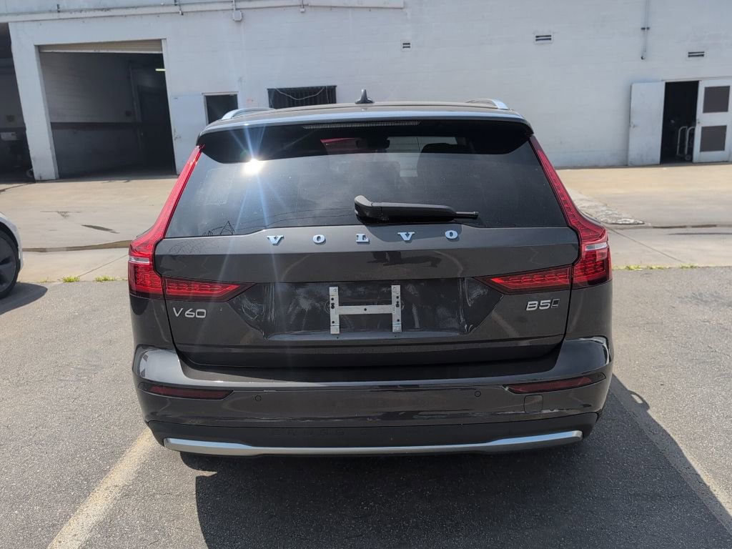 Used 2025 Volvo V60 B5 Cross Country Plus AWD/4WD image 6