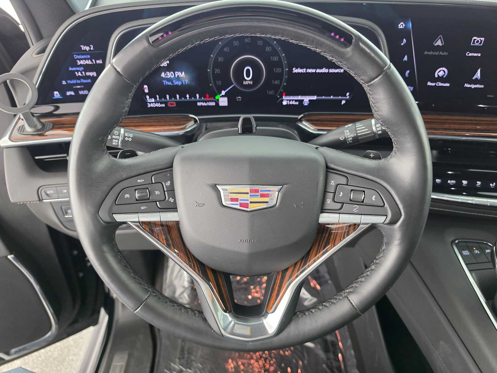 Used 2024 Cadillac Escalade Premium Luxury w/ Performance Package AWD/4WD image 24