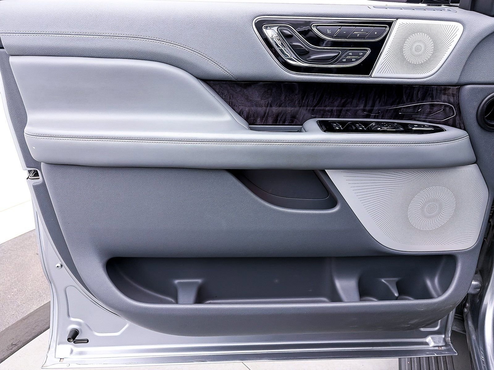 Used 2021 Lincoln Navigator Reserve w/ Luxury Package image 19