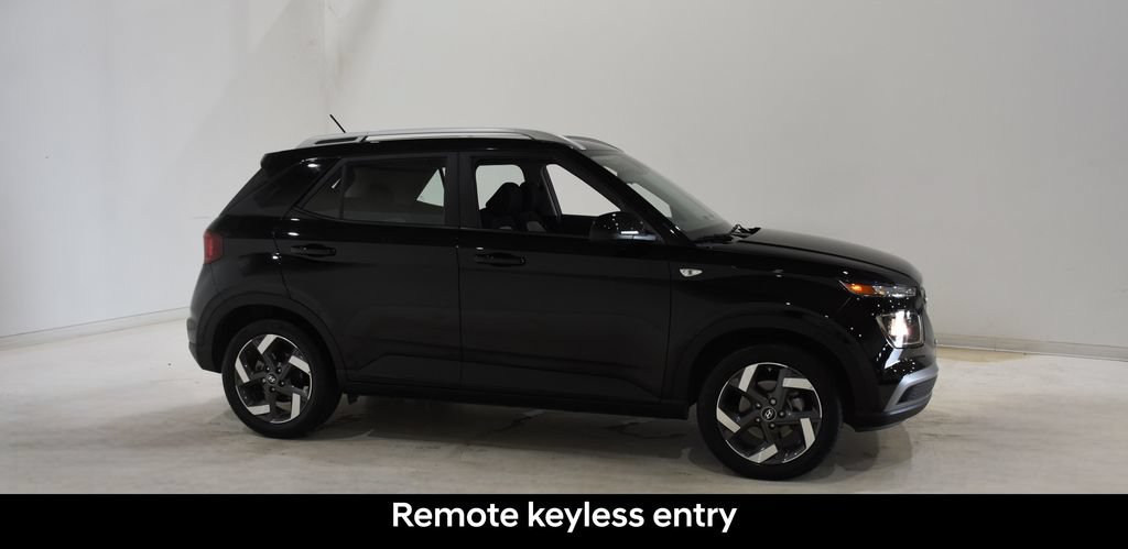 Certified 2025 Hyundai Venue SEL FWD image 4