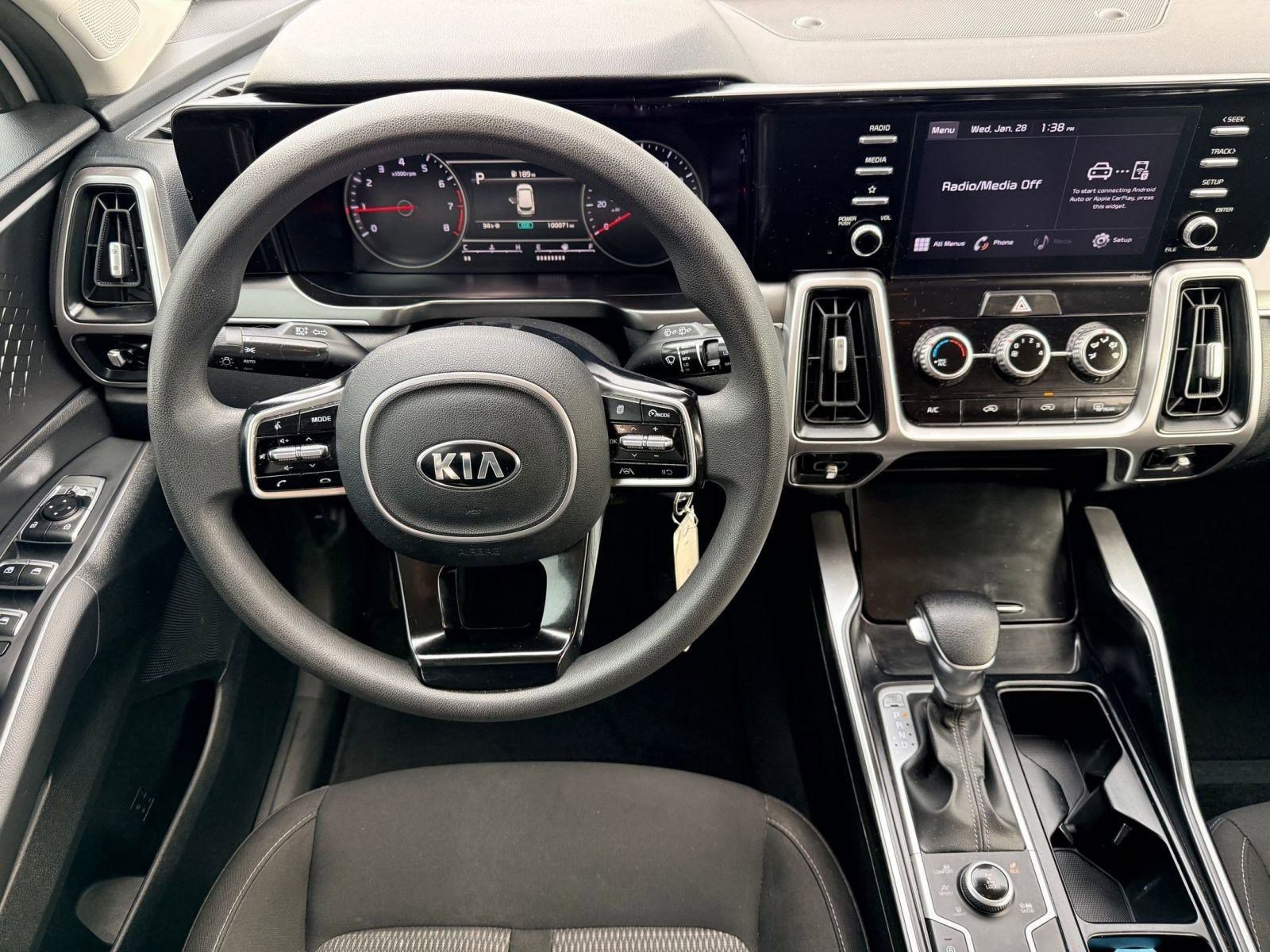 Used 2021 Kia Sorento LX image 4