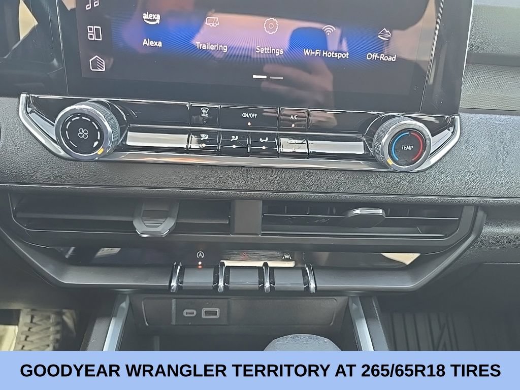 Used 2024 Chevrolet Colorado Trail Boss w/ Advanced Trailering Package AWD/4WD image 18
