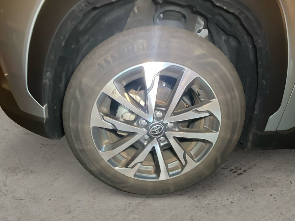 Certified 2024 Toyota Corolla Cross XLE image 14