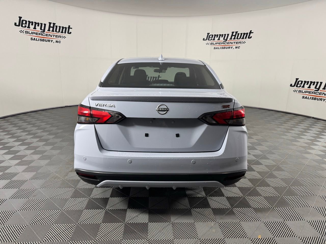 Used 2025 Nissan Versa SR w/ Trunk Package image 9