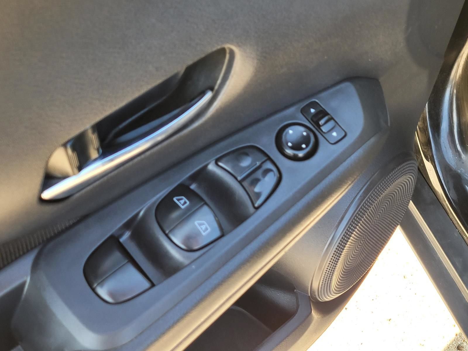 Used 2021 Nissan Kicks SV FWD image 19
