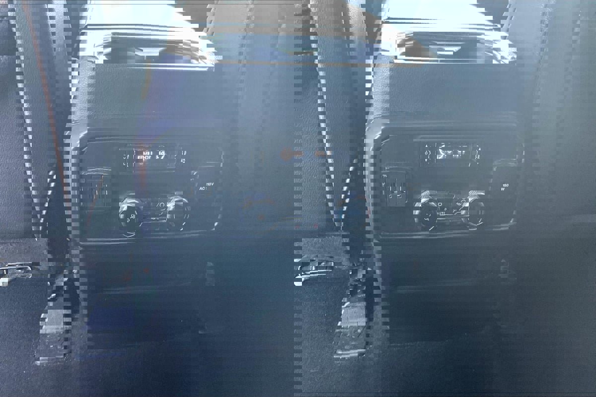 Used 2020 Ford Expedition Limited image 32