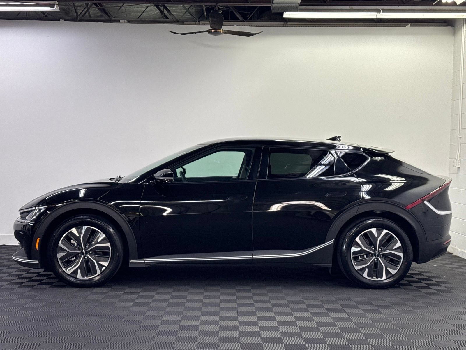 Used 2024 Kia EV6 Light AWD/4WD image 3