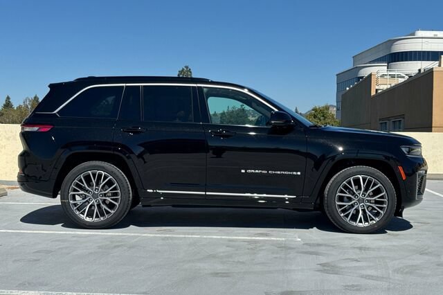 New 2026 Jeep Grand Cherokee Summit AWD/4WD image 3