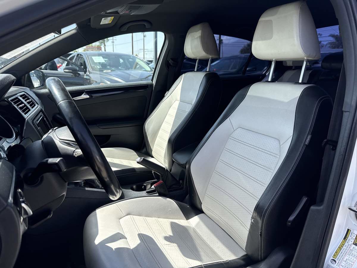 Used 2015 Volkswagen Jetta Sport FWD image 8