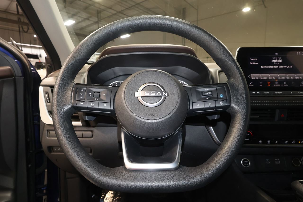 Used 2023 Nissan Rogue SV image 10