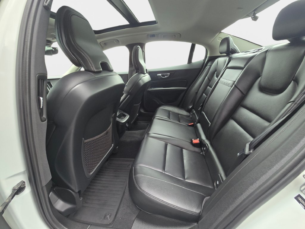 Used 2021 Volvo S60 T6 Momentum w/ Premium Package AWD/4WD image 16