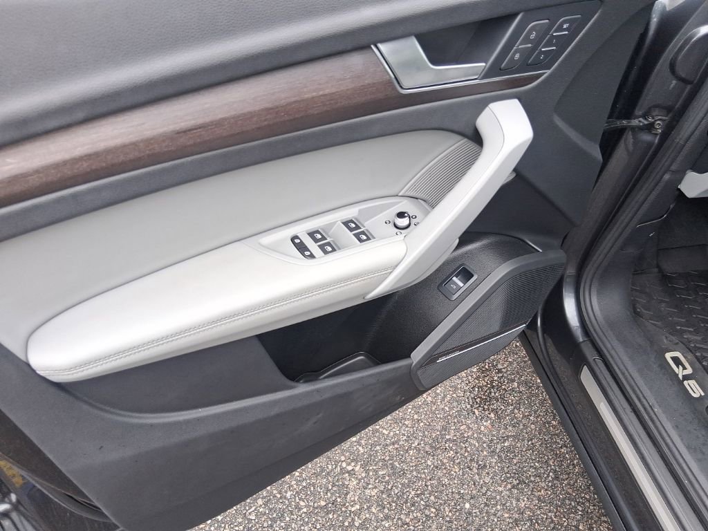 Used 2021 Audi Q5 2.0T Premium Plus w/ Premium Plus Package image 7