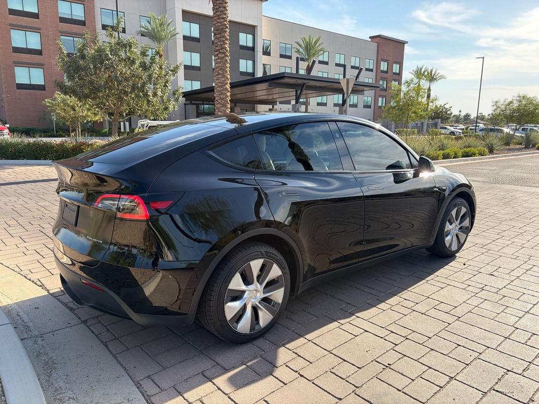 Used 2023 Tesla Model Y Long Range AWD/4WD image 3
