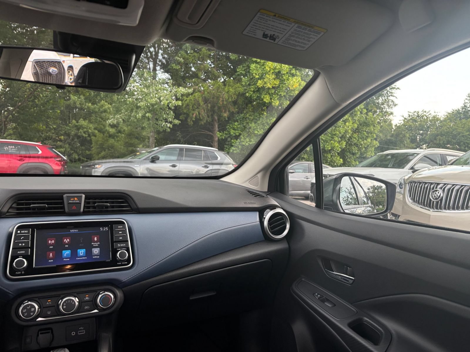 Used 2025 Nissan Versa SV FWD image 34