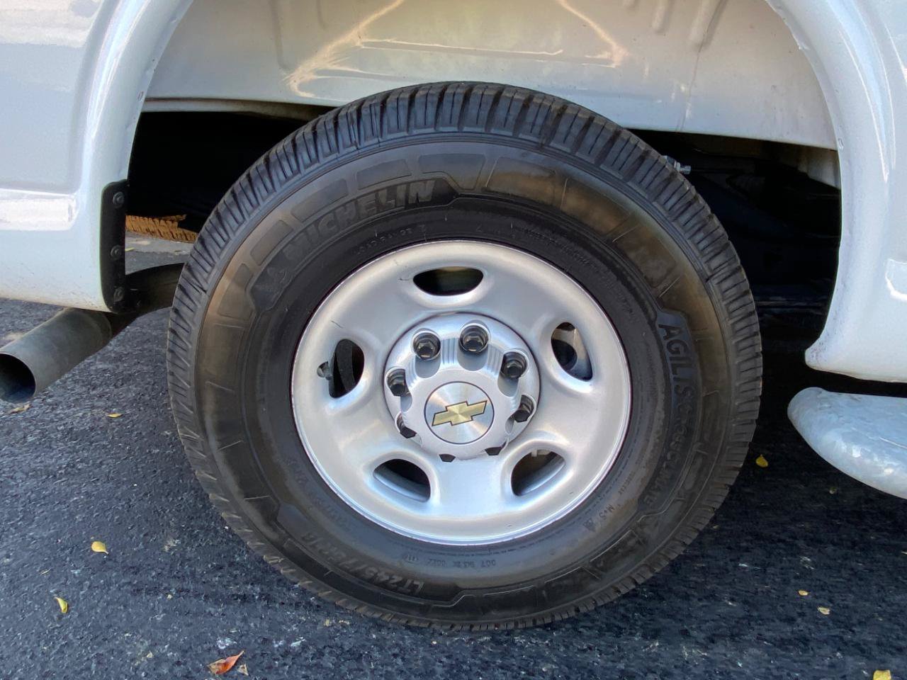 Used 2025 Chevrolet Express 2500 w/ Driver Convenience Package RWD image 17