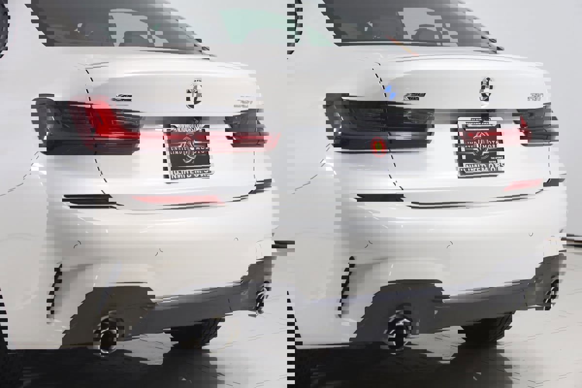 Used 2022 BMW 330i xDrive Sedan w/ M Sport Package image 22