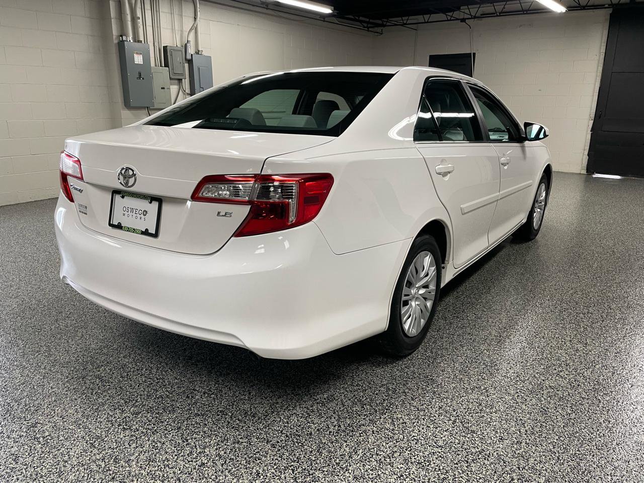 Used 2013 Toyota Camry LE image 10