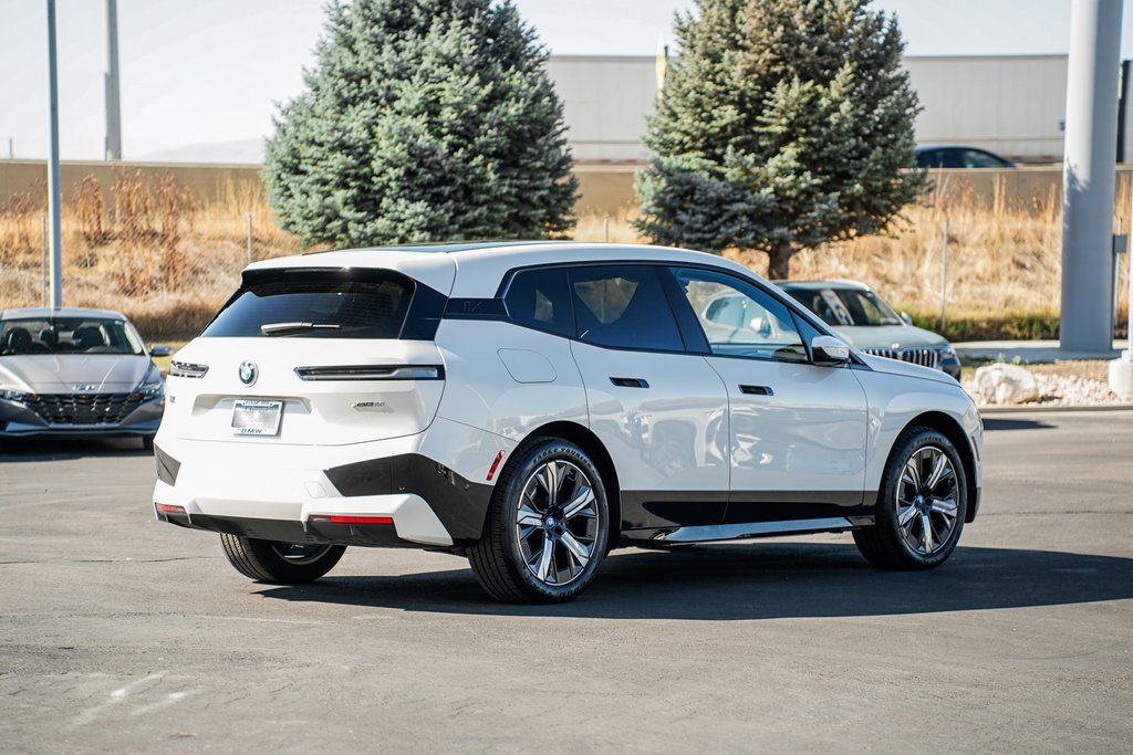 Used 2025 BMW iX xDrive50 w/ Premium Package image 5