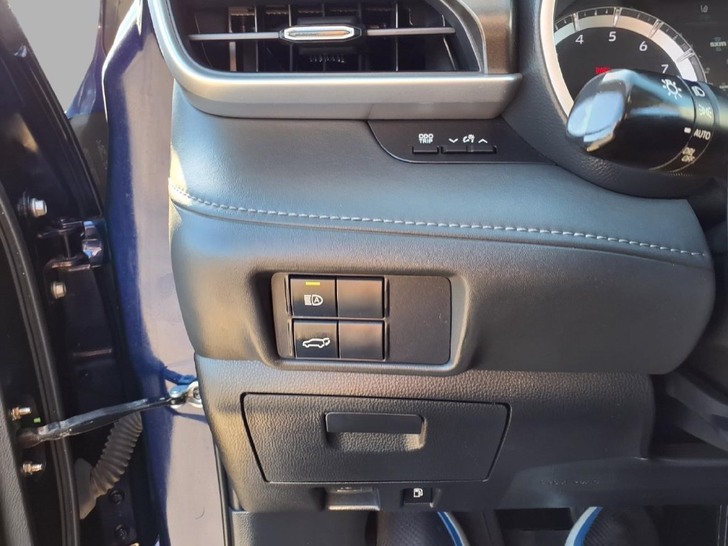 Used 2022 Toyota Highlander XLE FWD image 19