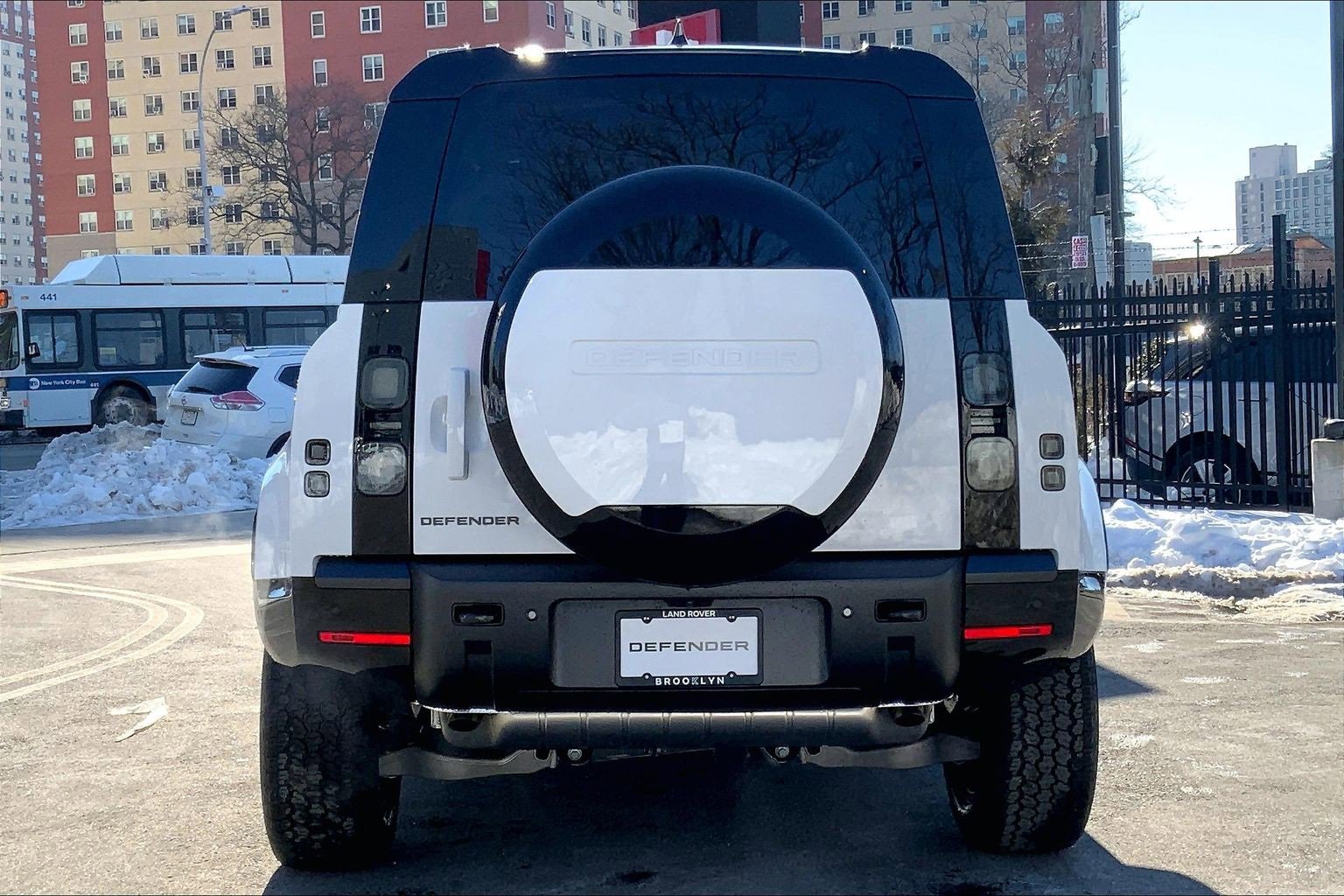 New 2026 Land Rover Defender 110 X-Dynamic SE image 4