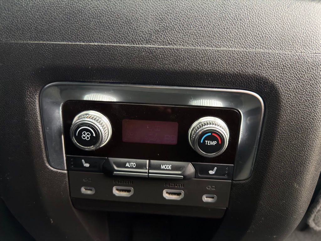 Used 2023 GMC Yukon XL Denali w/ Denali Reserve Package image 9