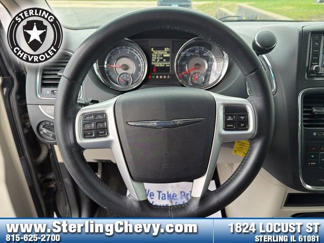 Used 2014 Chrysler Town & Country Touring FWD image 18