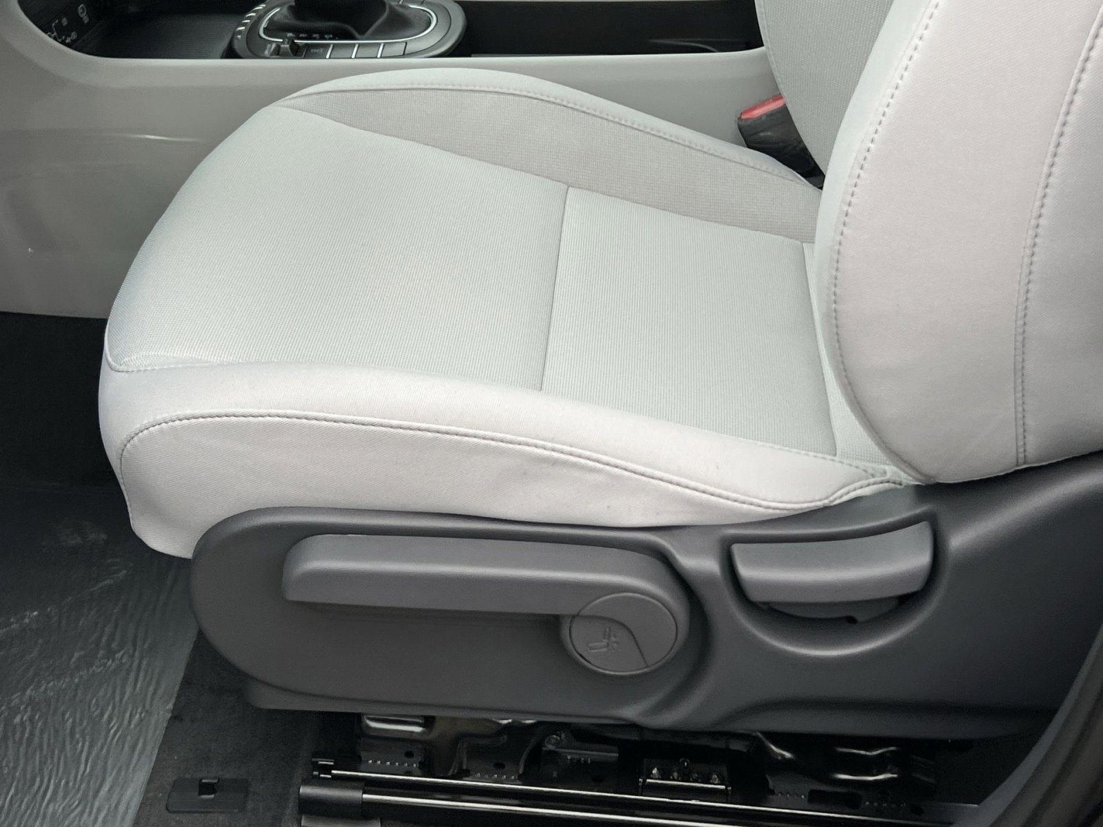 New 2026 Hyundai Kona SE image 14