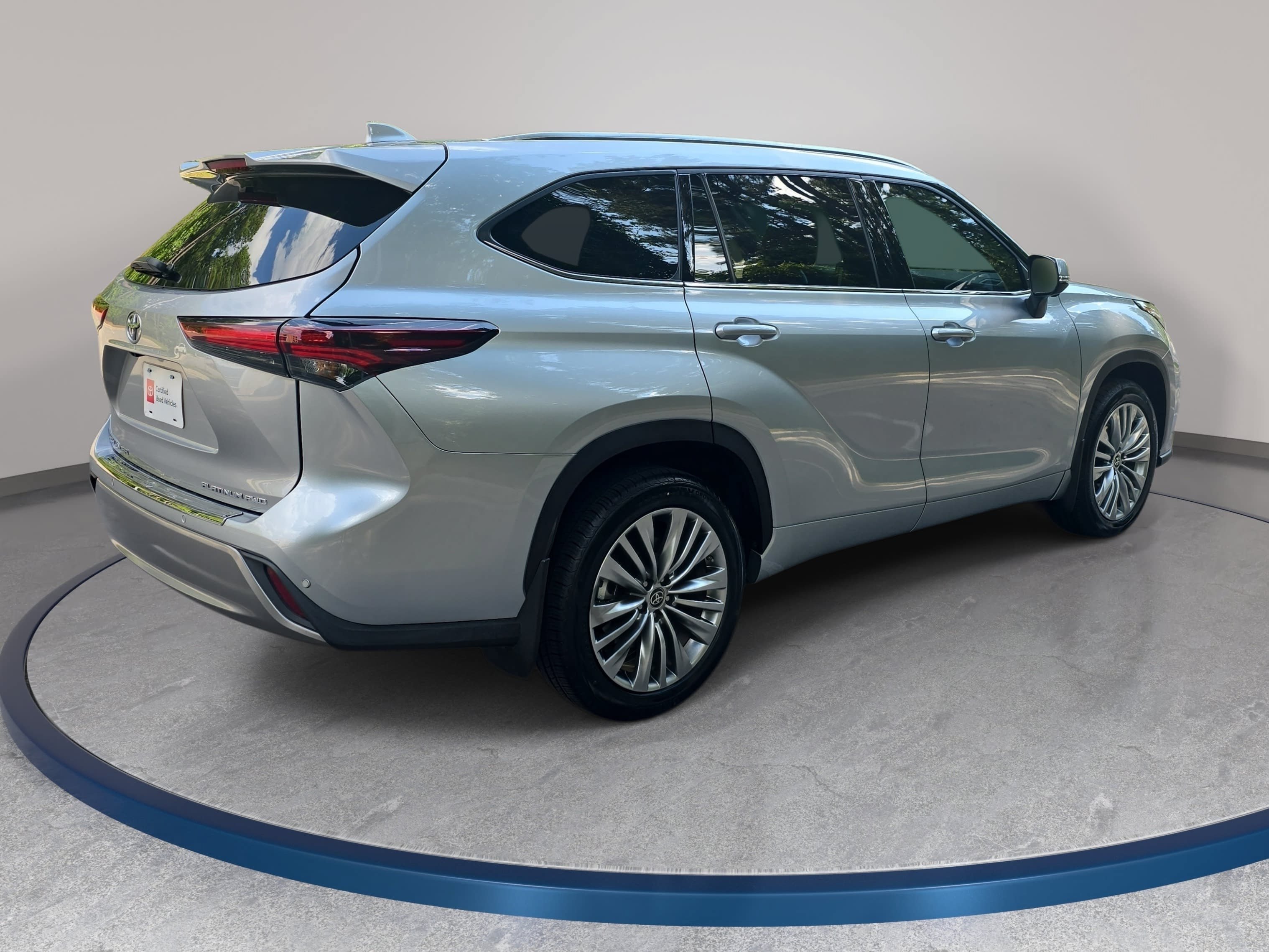 Used 2024 Toyota Highlander Platinum AWD/4WD image 5