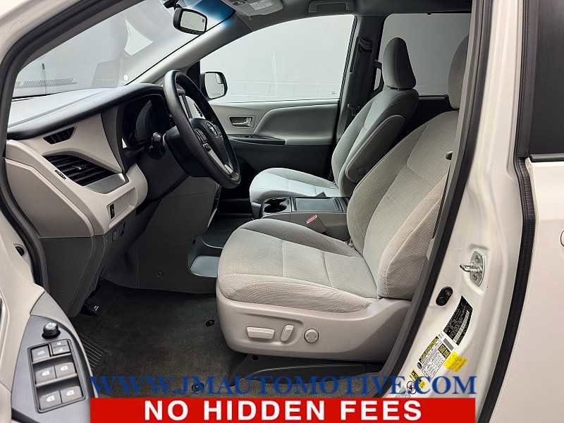 Used 2017 Toyota Sienna LE FWD image 12