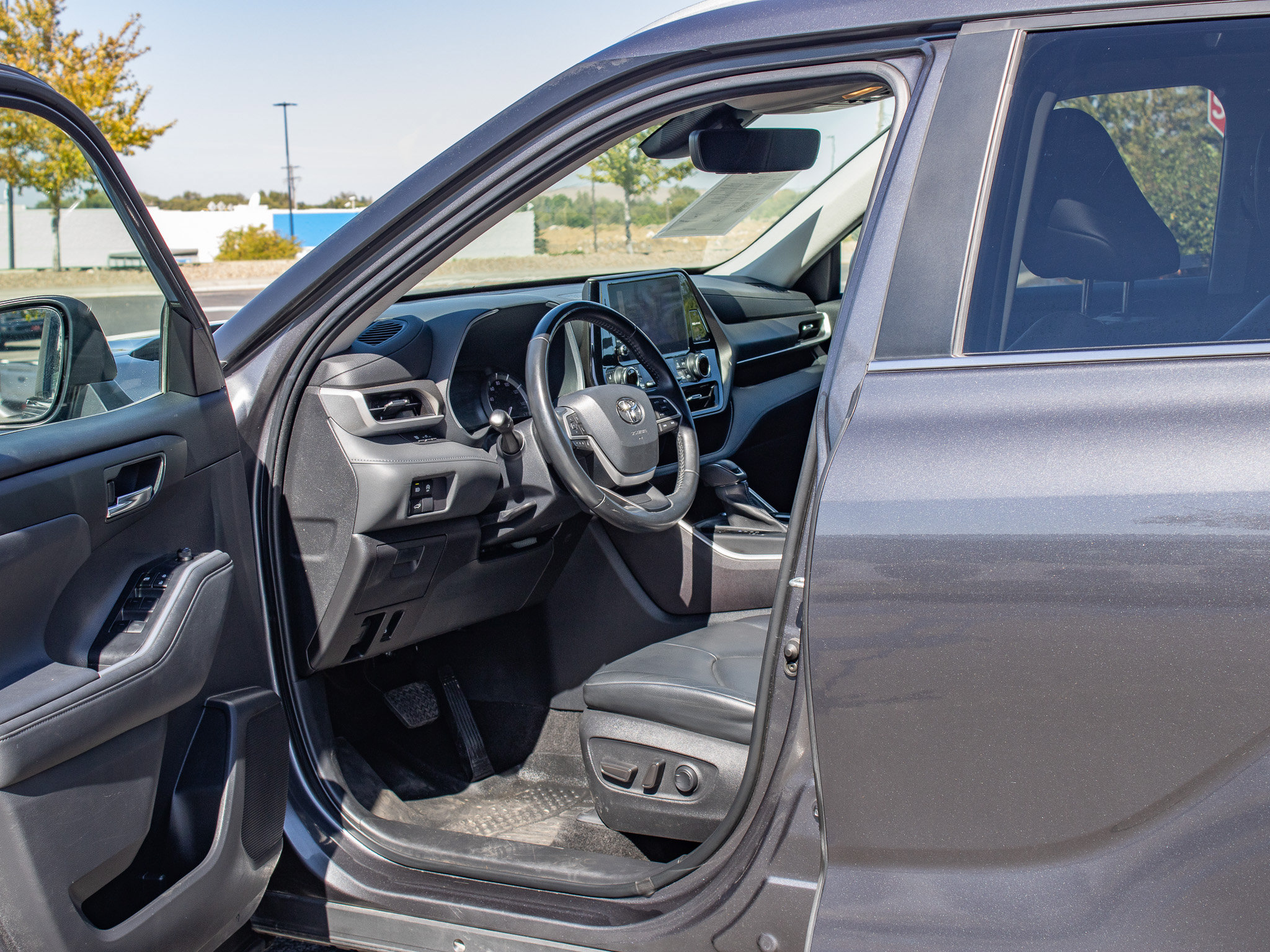 Used 2023 Toyota Highlander XLE AWD/4WD image 24